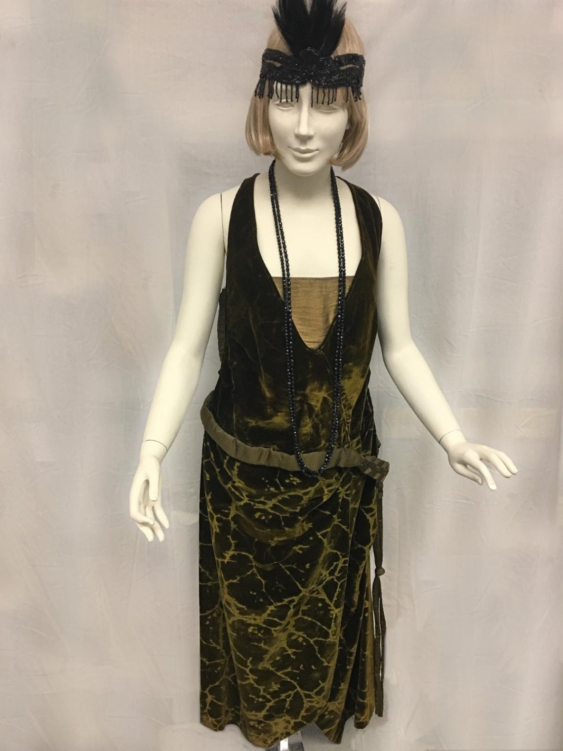1920s formal fashion Bulan 1 Clothing & Textiles: Evening Gowns of the s - New Canaan